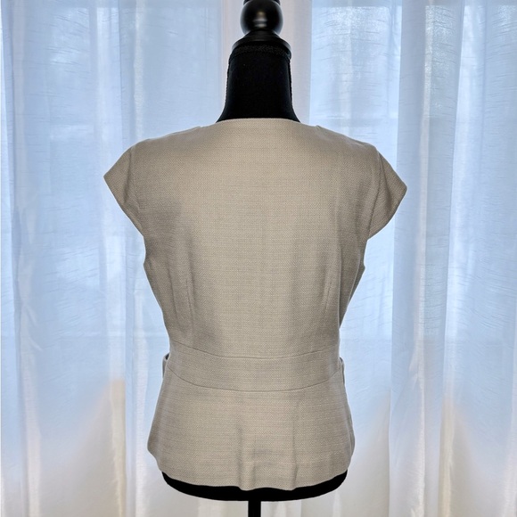 Banana Republic, crew neck top, cap-sleeve, light grey, size 10 - Picture 2 of 7